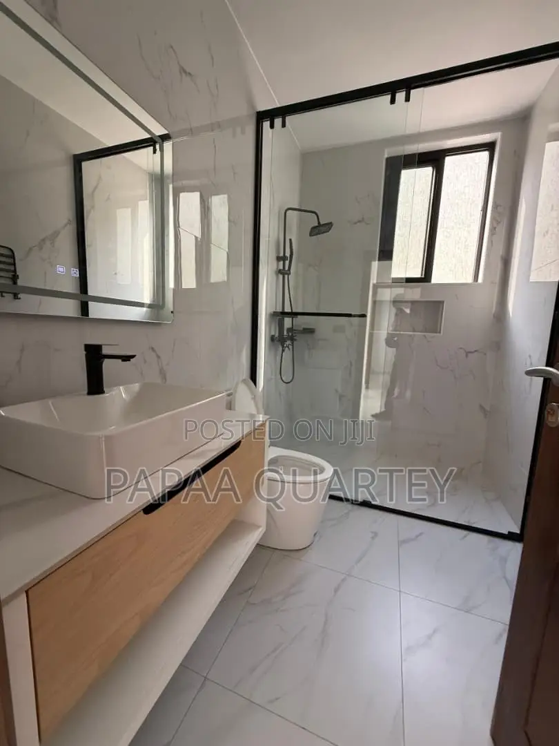 6bdrm House in East Legon for sale