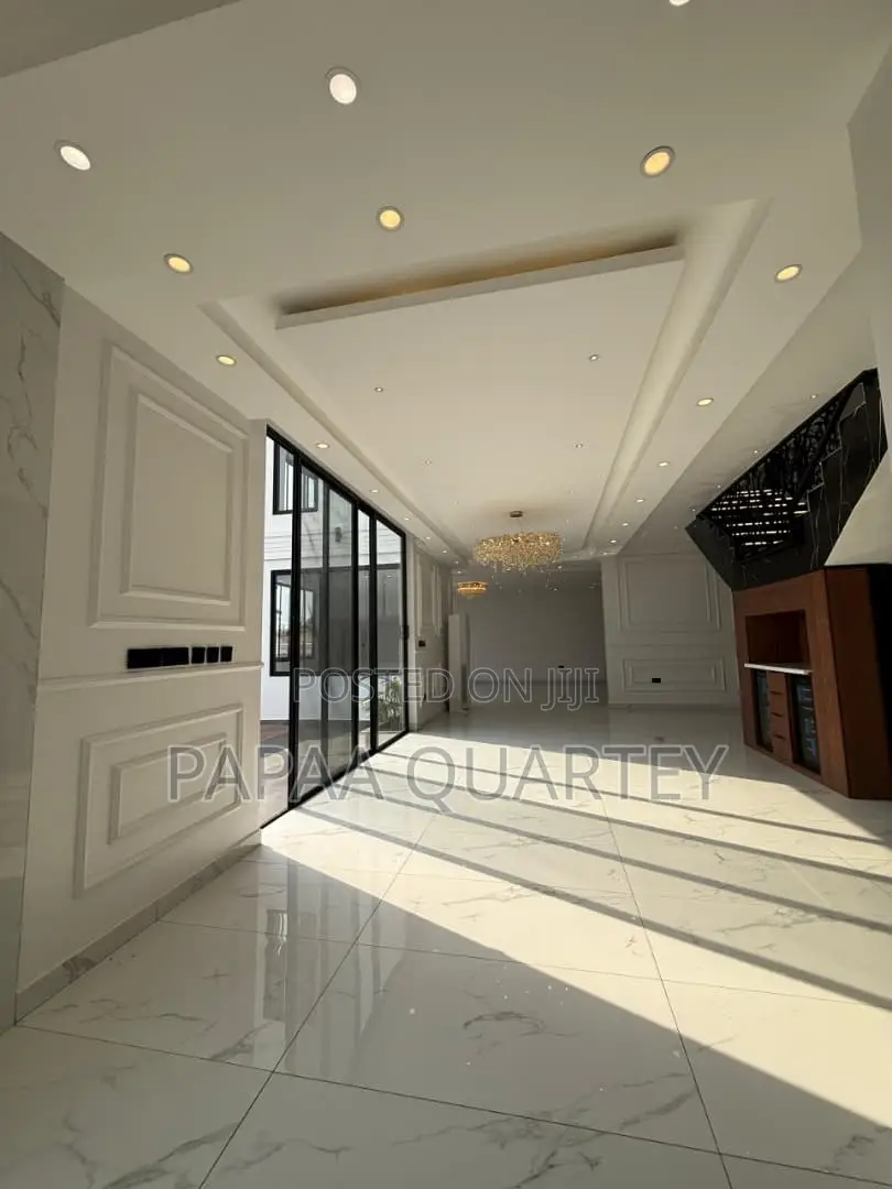 6bdrm House in East Legon for sale