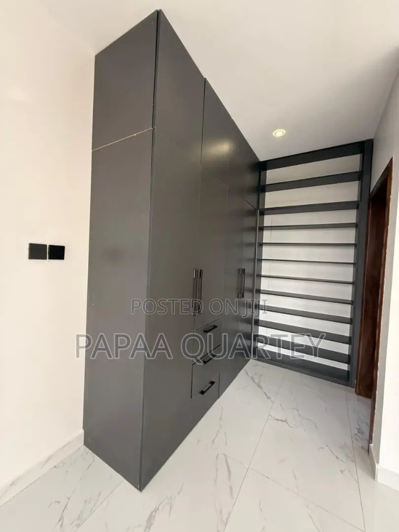 6bdrm House in East Legon for sale