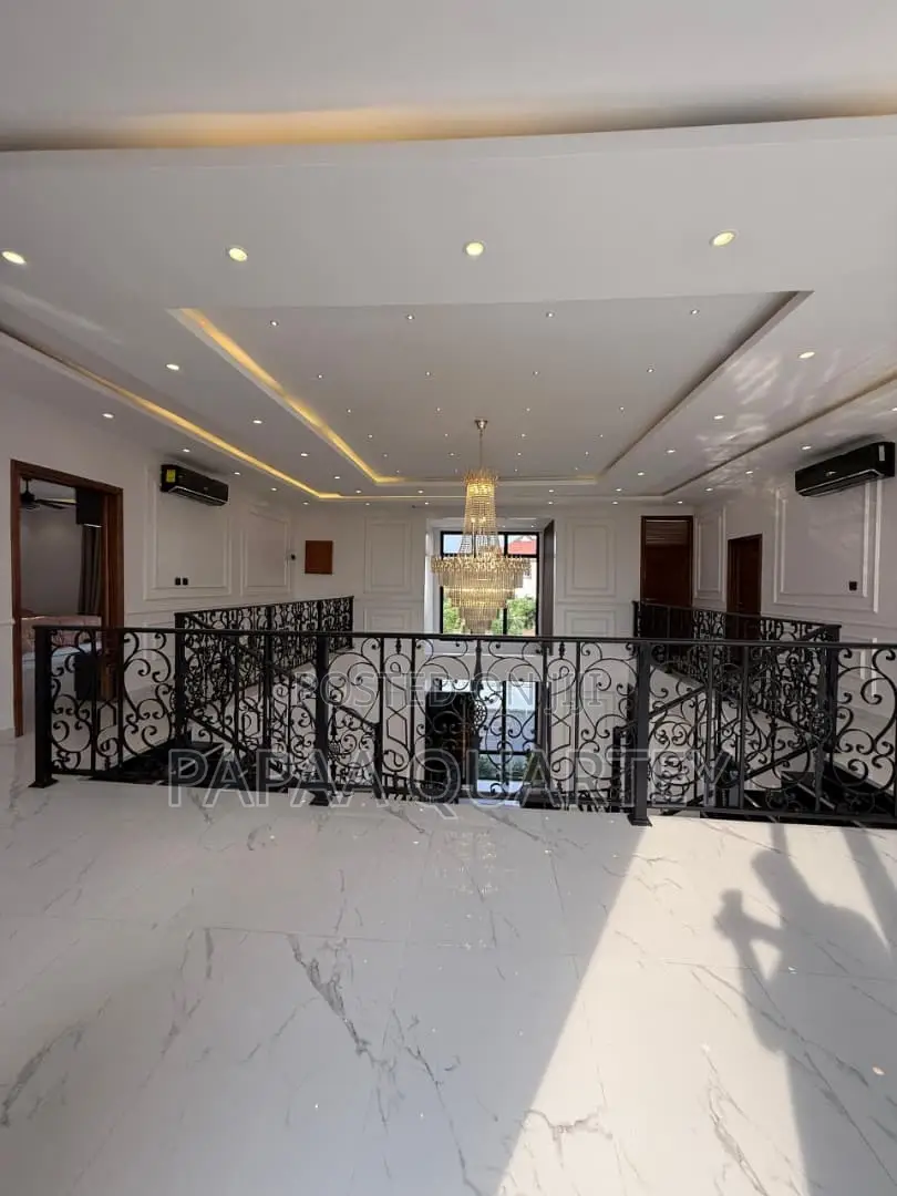 6bdrm House in East Legon for sale