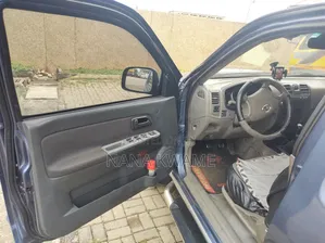 Isuzu D-MAX 2010 Blue