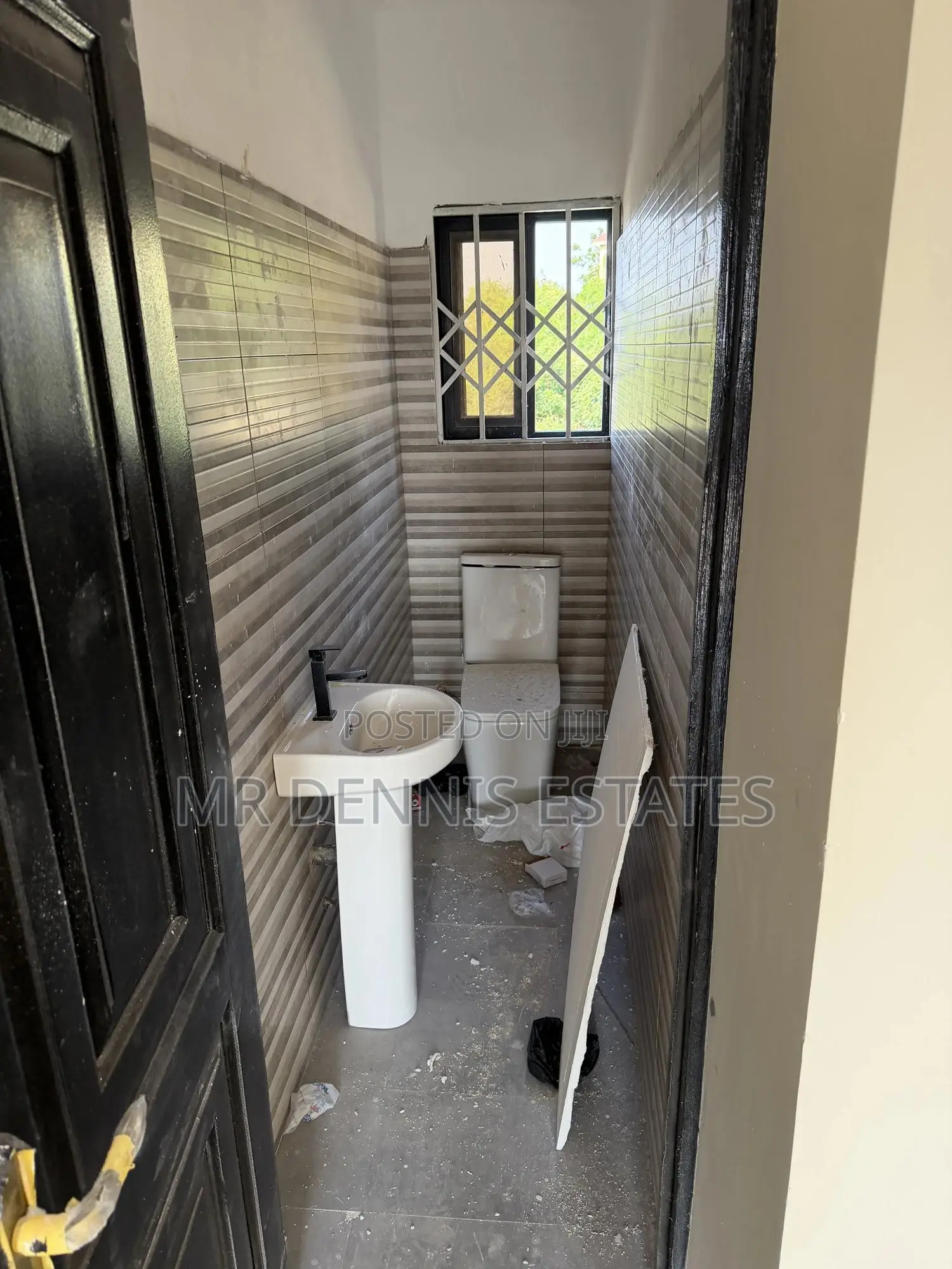 2bdrm Apartment in Westhills Mall for rent