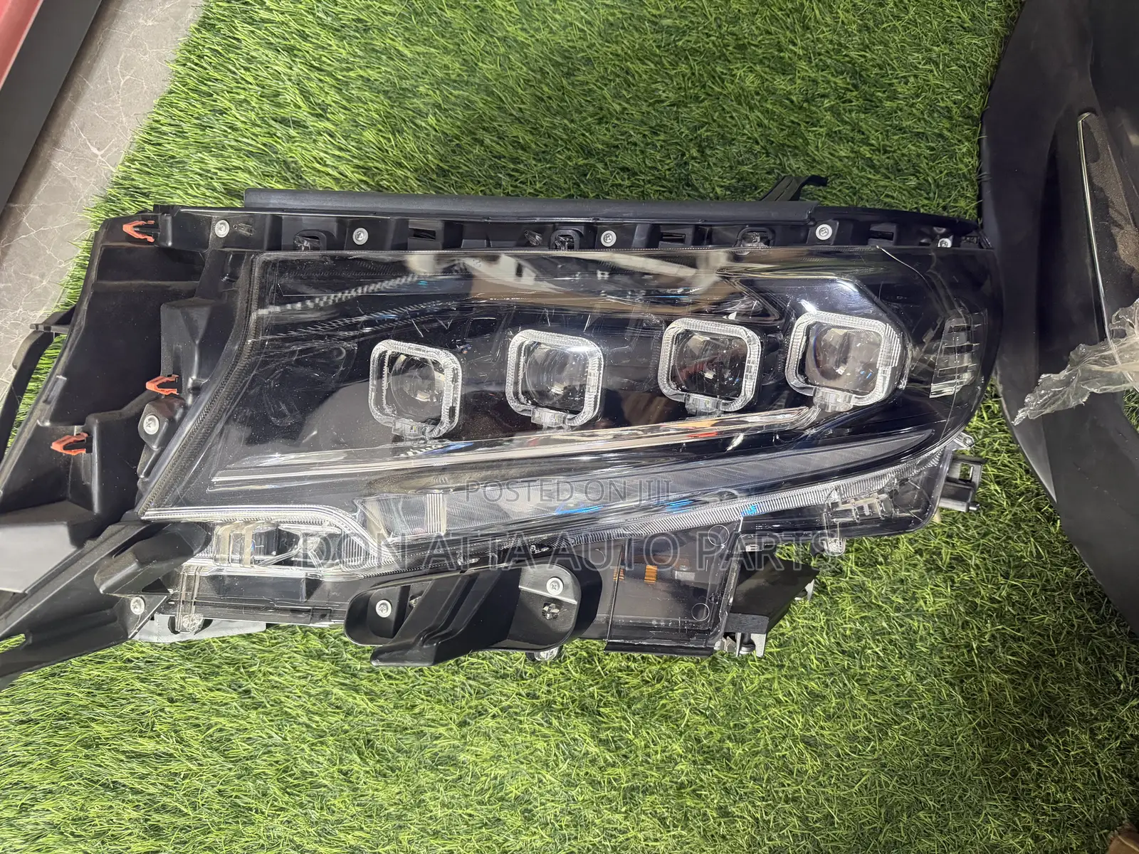 Toyota Land Cruiser Prado 2018 Spec Headlights