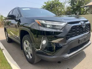 Toyota RAV4 XLE 2022 Black