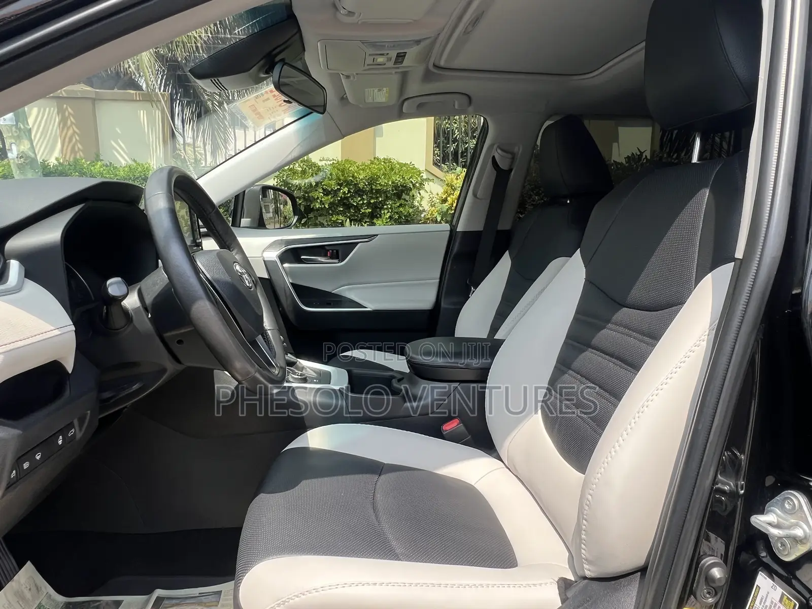 Toyota RAV4 XLE 2022 Black