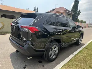 Toyota RAV4 XLE 2022 Black