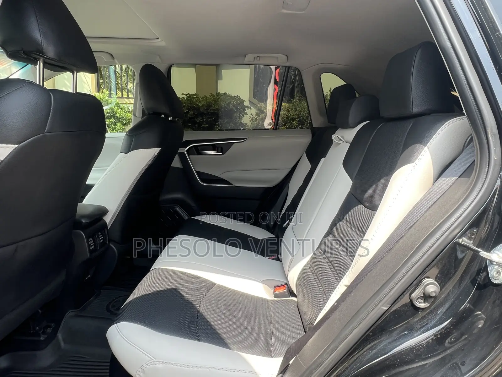 Toyota RAV4 XLE 2022 Black