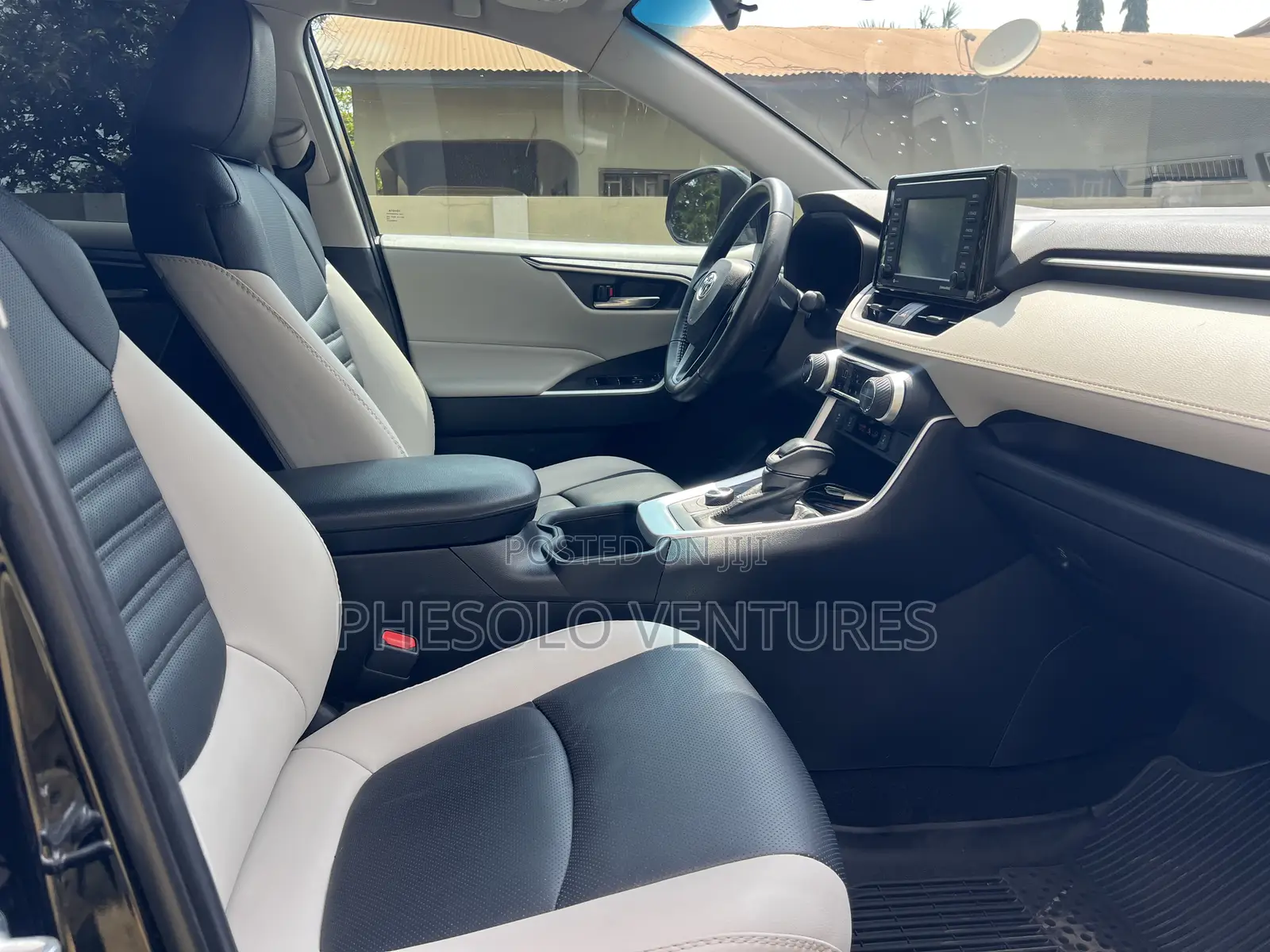 Toyota RAV4 XLE 2022 Black