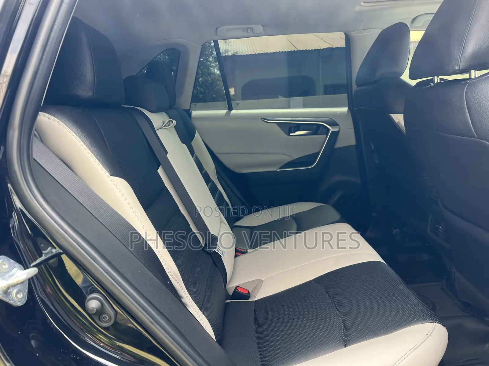 Toyota RAV4 XLE 2022 Black