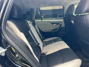 Toyota RAV4 XLE 2022 Black