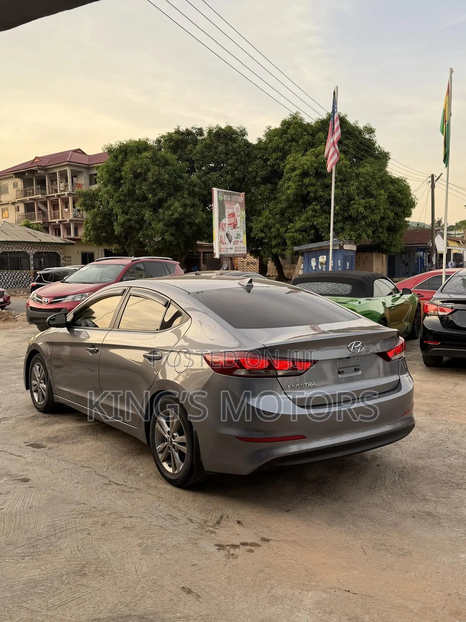 Hyundai Elantra Limited Sedan FWD (2.0L 4cyl 6A) 2017 Gray