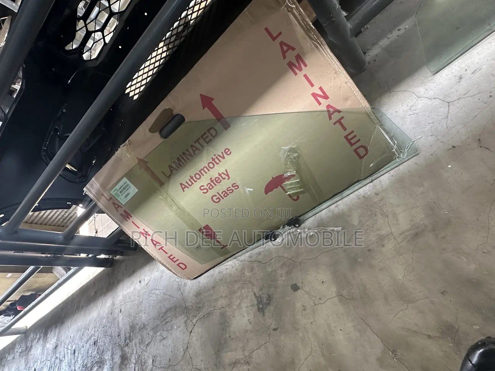 Outlander 2023 Door Glass Front Pair