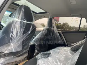 Toyota RAV4 XLE 4dr SUV (2.5L 4cyl 6A) 2018 Silver