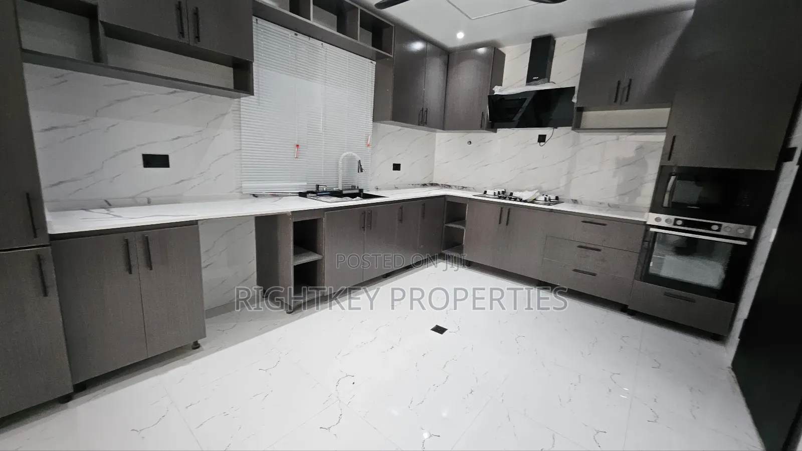 6bdrm House in Rightkey, Kumasi Metropolitan for sale