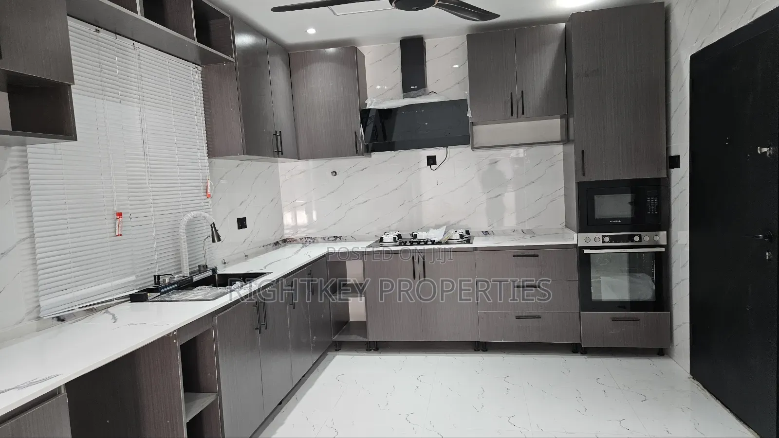 6bdrm House in Rightkey, Kumasi Metropolitan for sale