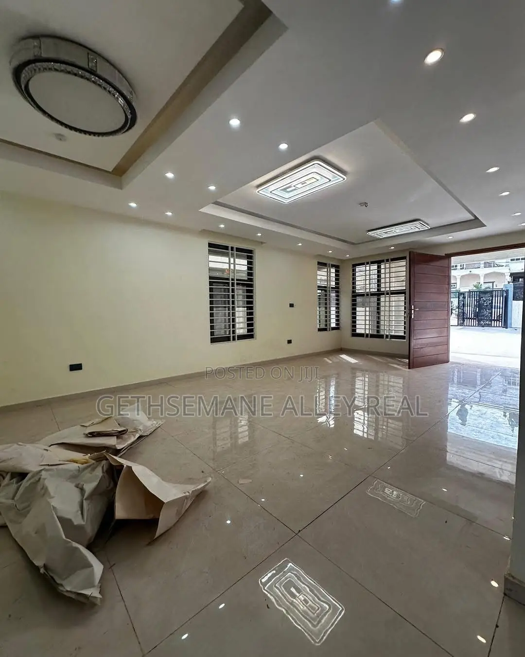 5bdrm Duplex in Gethsemeny Alley, West Hills Mall Area for sale