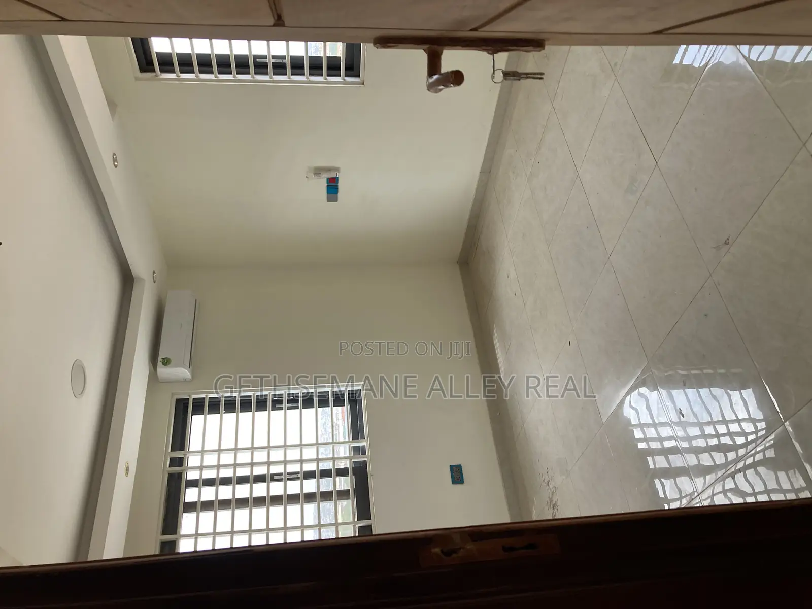5bdrm Duplex in Gethsemeny Alley, West Hills Mall Area for sale