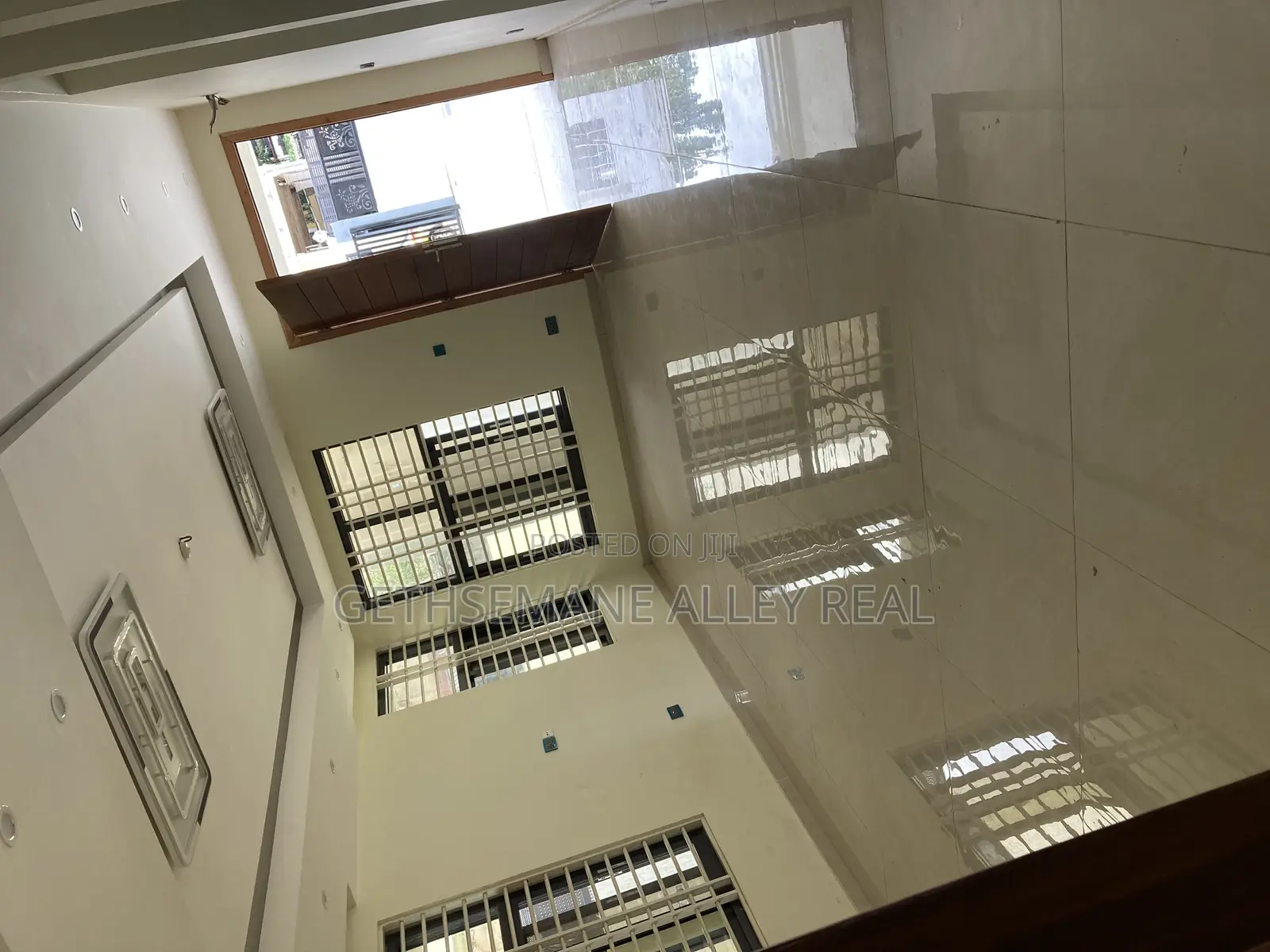 5bdrm Duplex in Gethsemeny Alley, West Hills Mall Area for sale