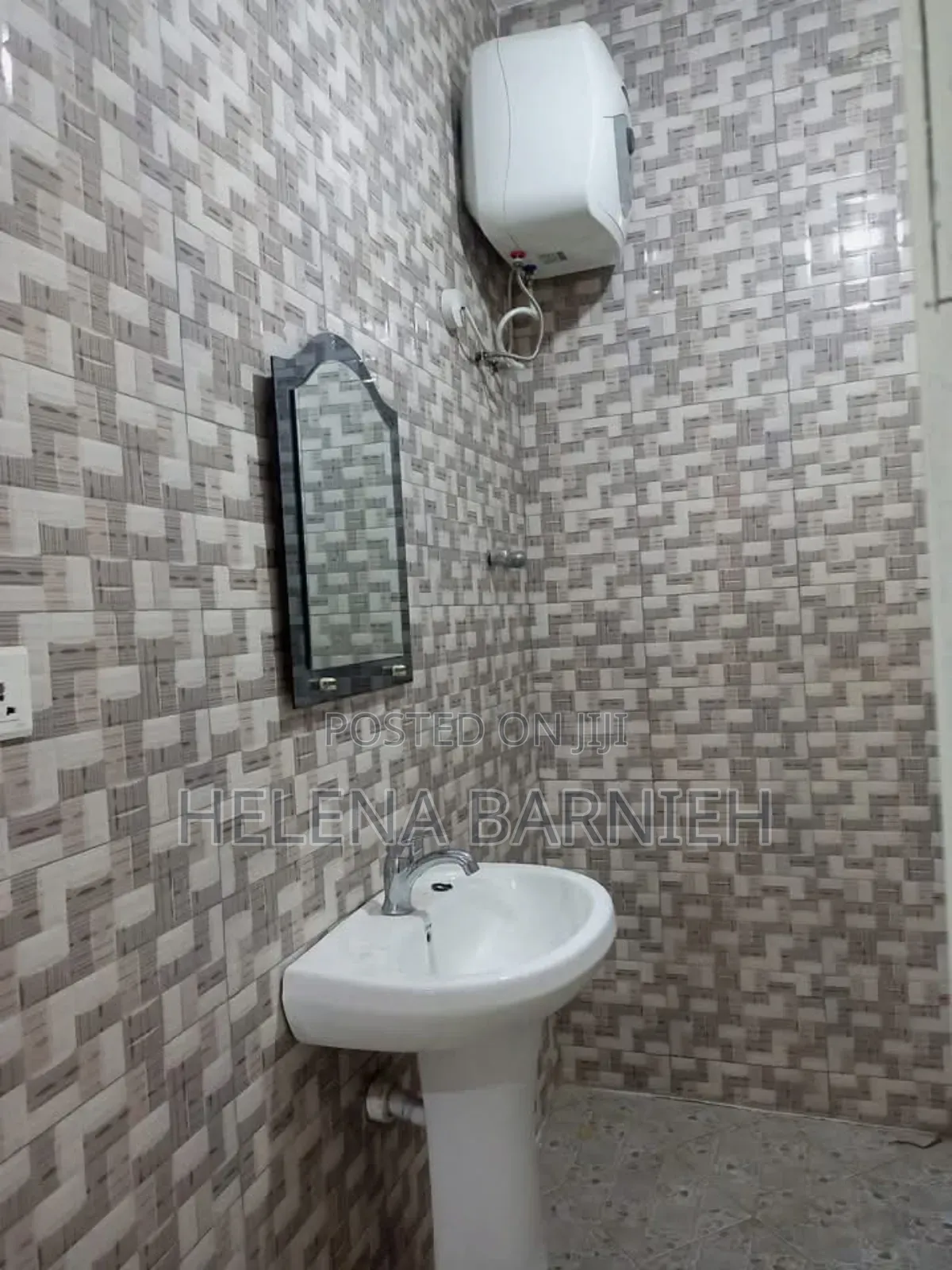 2bdrm Apartment in Helena Estate Agency, The Mall for rent
