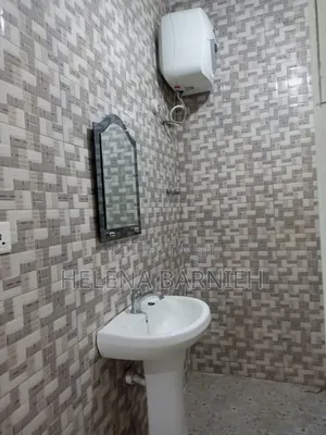 2bdrm Apartment in Helena Estate Agency, The Mall for rent