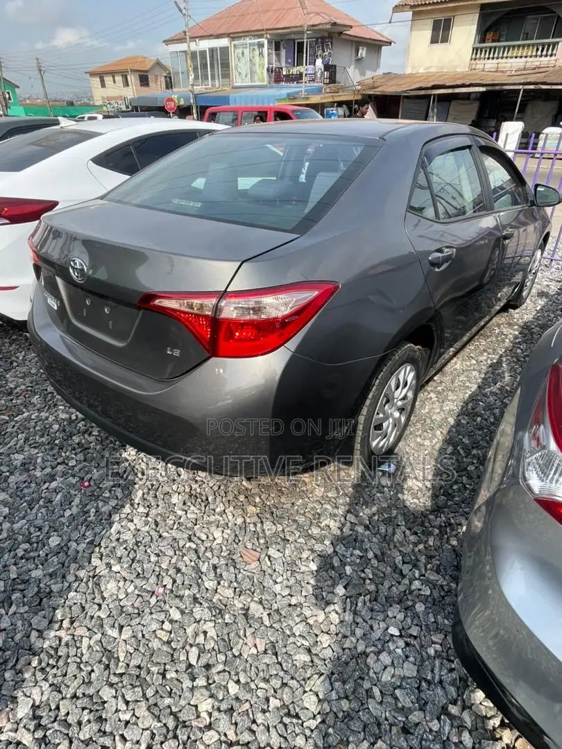 Toyota Corolla 2017 Brown