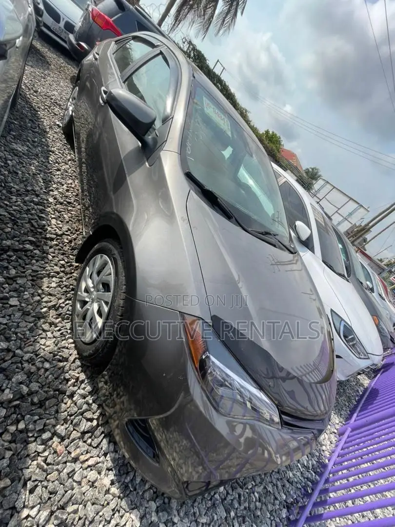 Toyota Corolla 2017 Brown