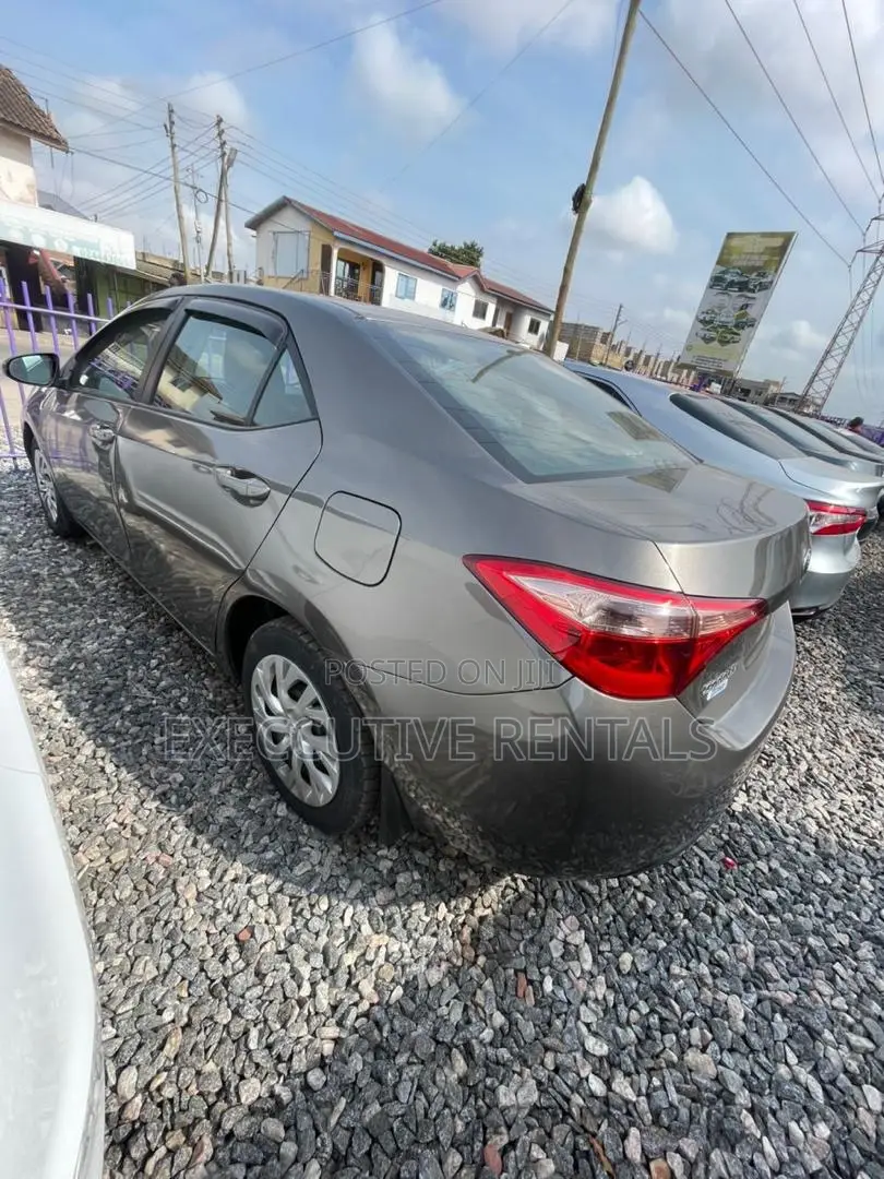 Toyota Corolla 2017 Brown