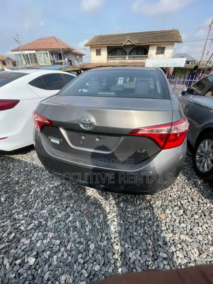 Toyota Corolla 2017 Brown