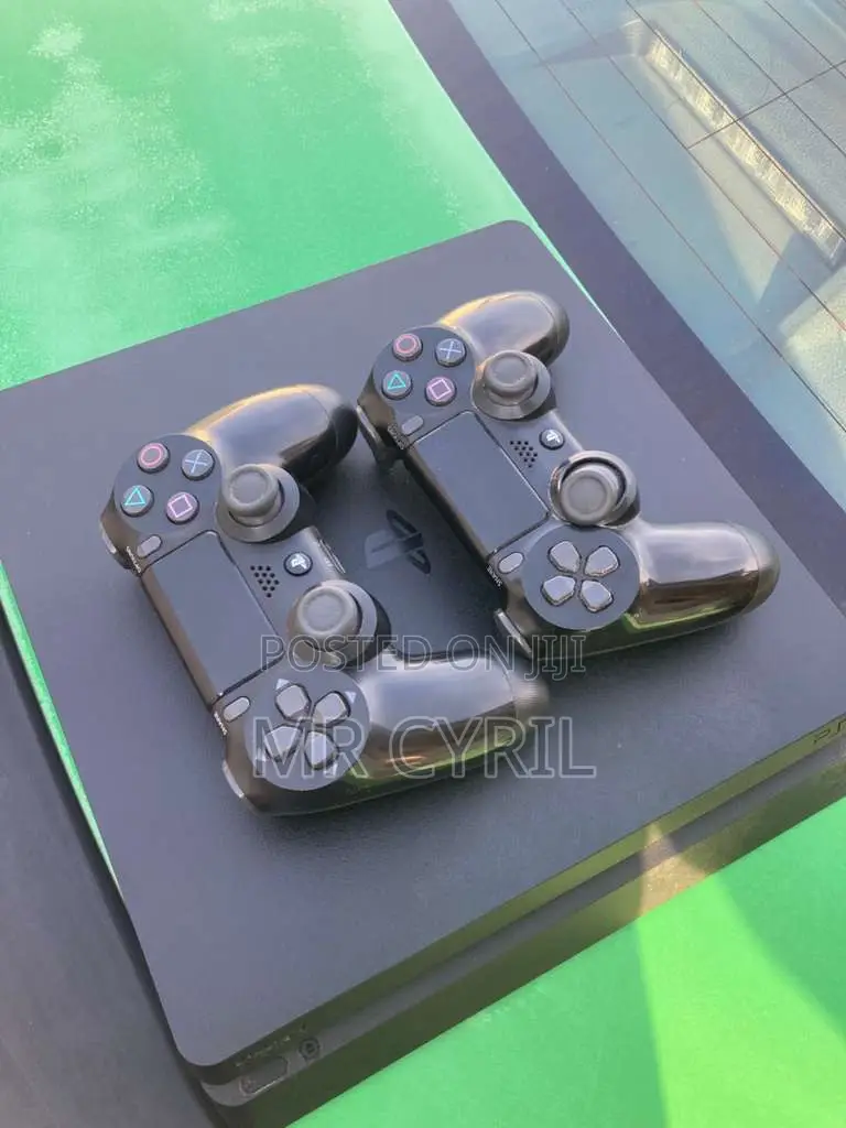 Ps4 500gb With Two Controllers and 5 Games