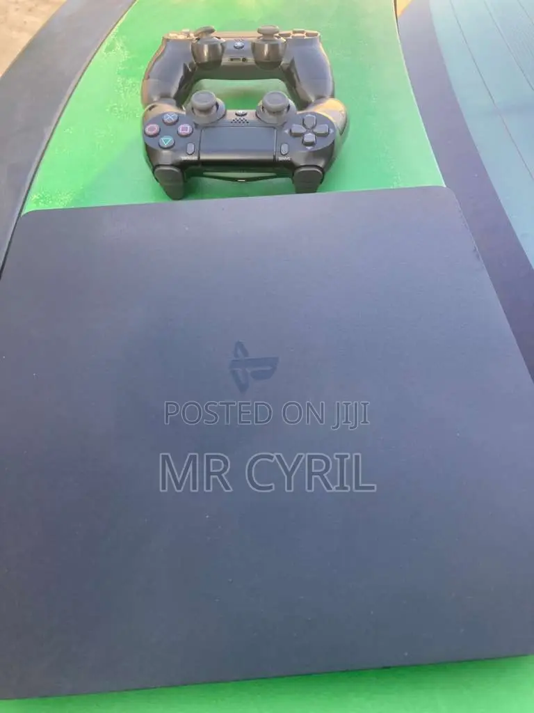 Ps4 500gb With Two Controllers and 5 Games