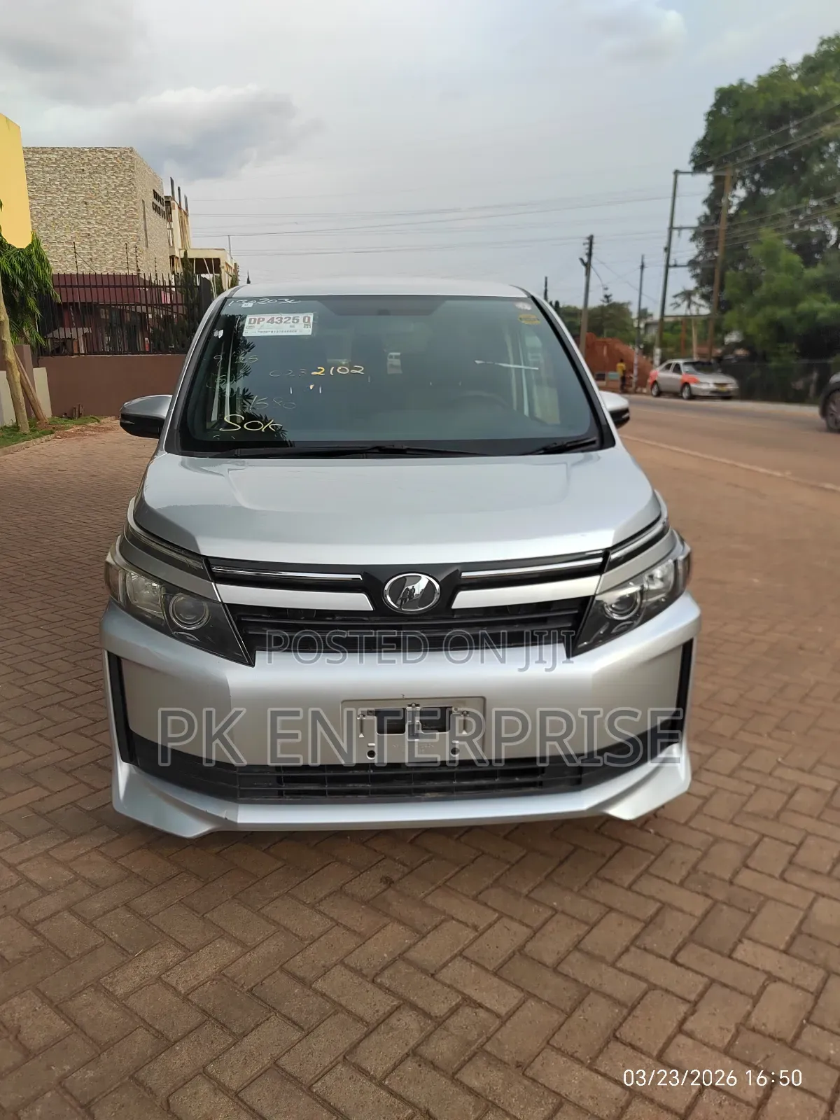 Toyota Voxy 2016 Silver