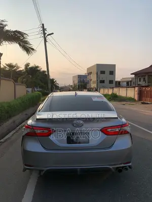 Toyota Camry SE FWD 2020 Silver