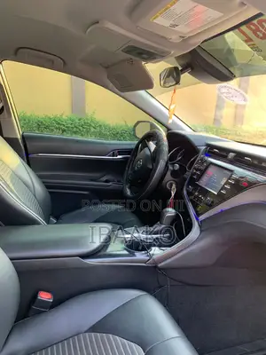 Toyota Camry SE FWD 2020 Silver