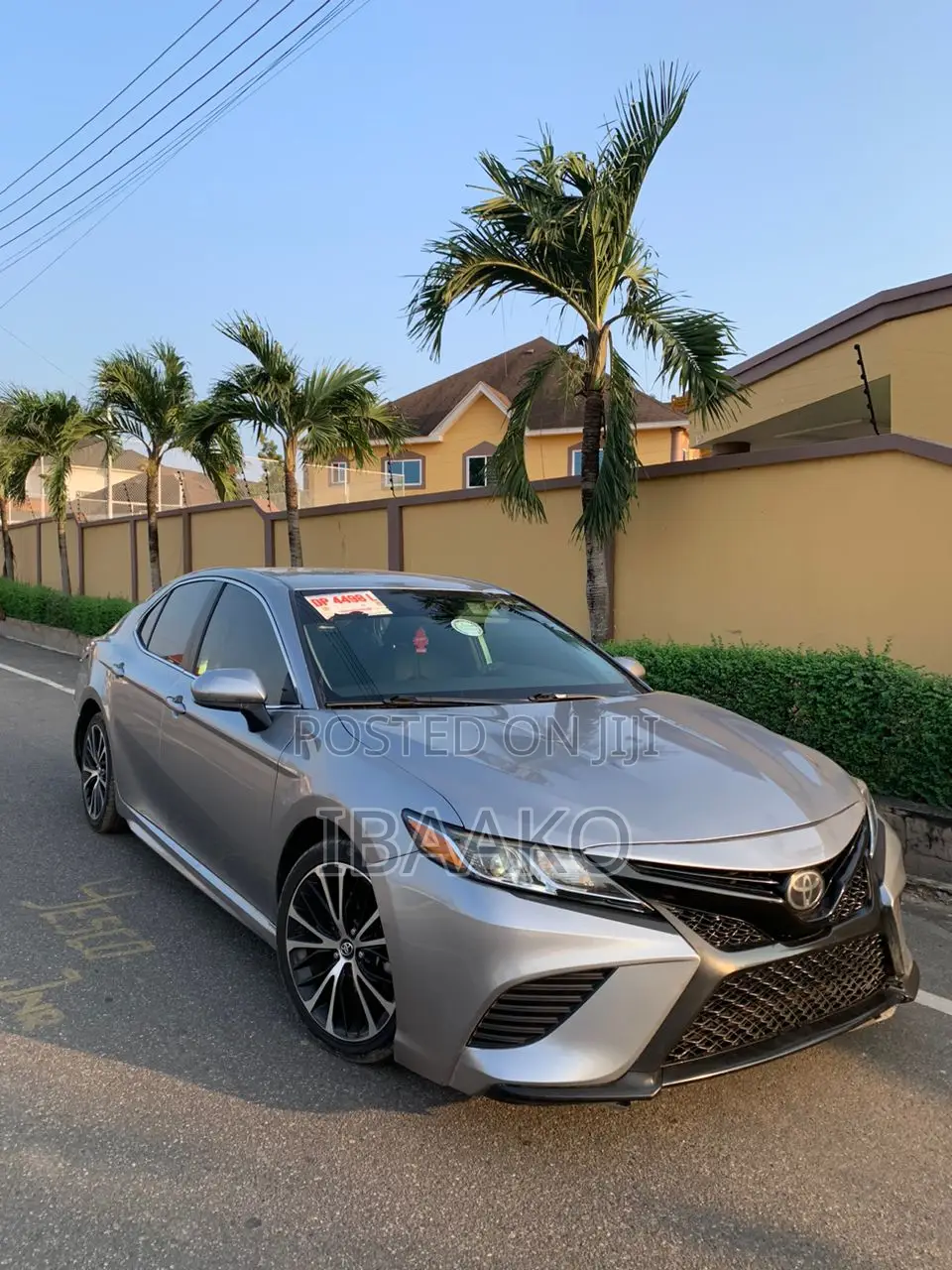 Toyota Camry SE FWD 2020 Silver