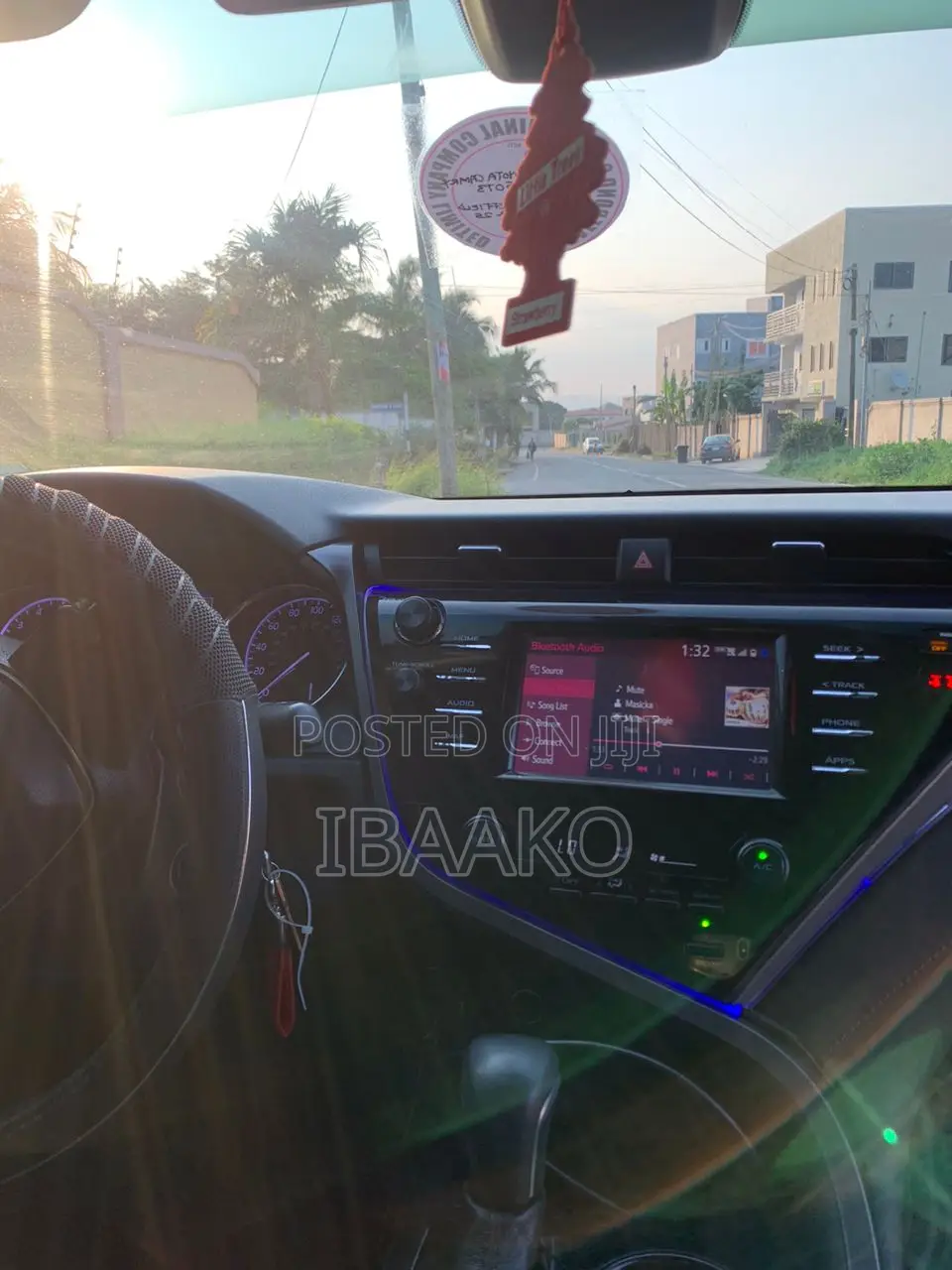 Toyota Camry SE FWD 2020 Silver