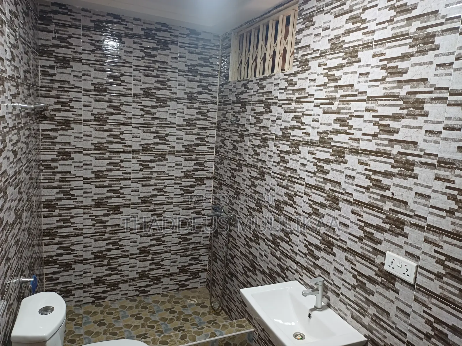 2bdrm Block of Flats in Ga East Municipal for rent