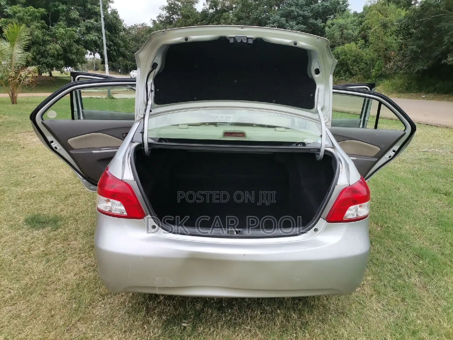 Toyota Belta 2010 Silver