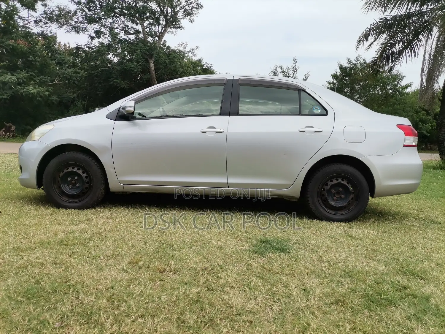 Toyota Belta 2010 Silver