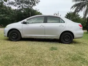 Toyota Belta 2010 Silver