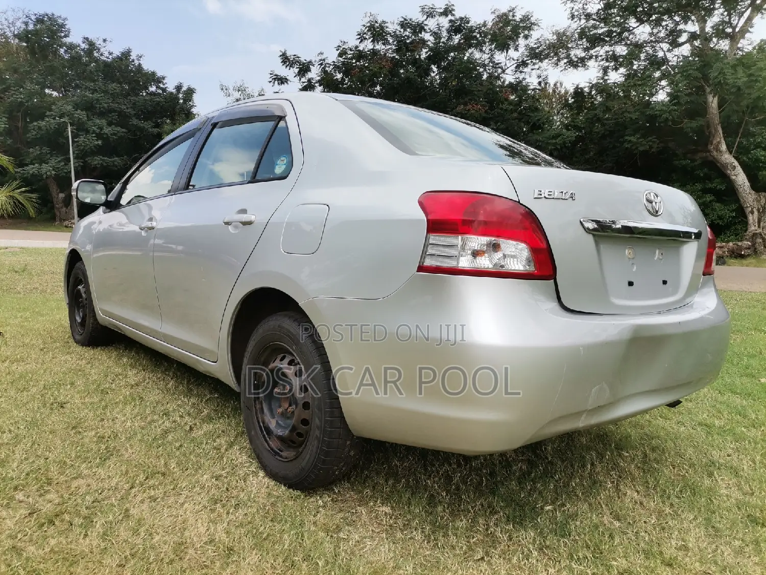 Toyota Belta 2010 Silver