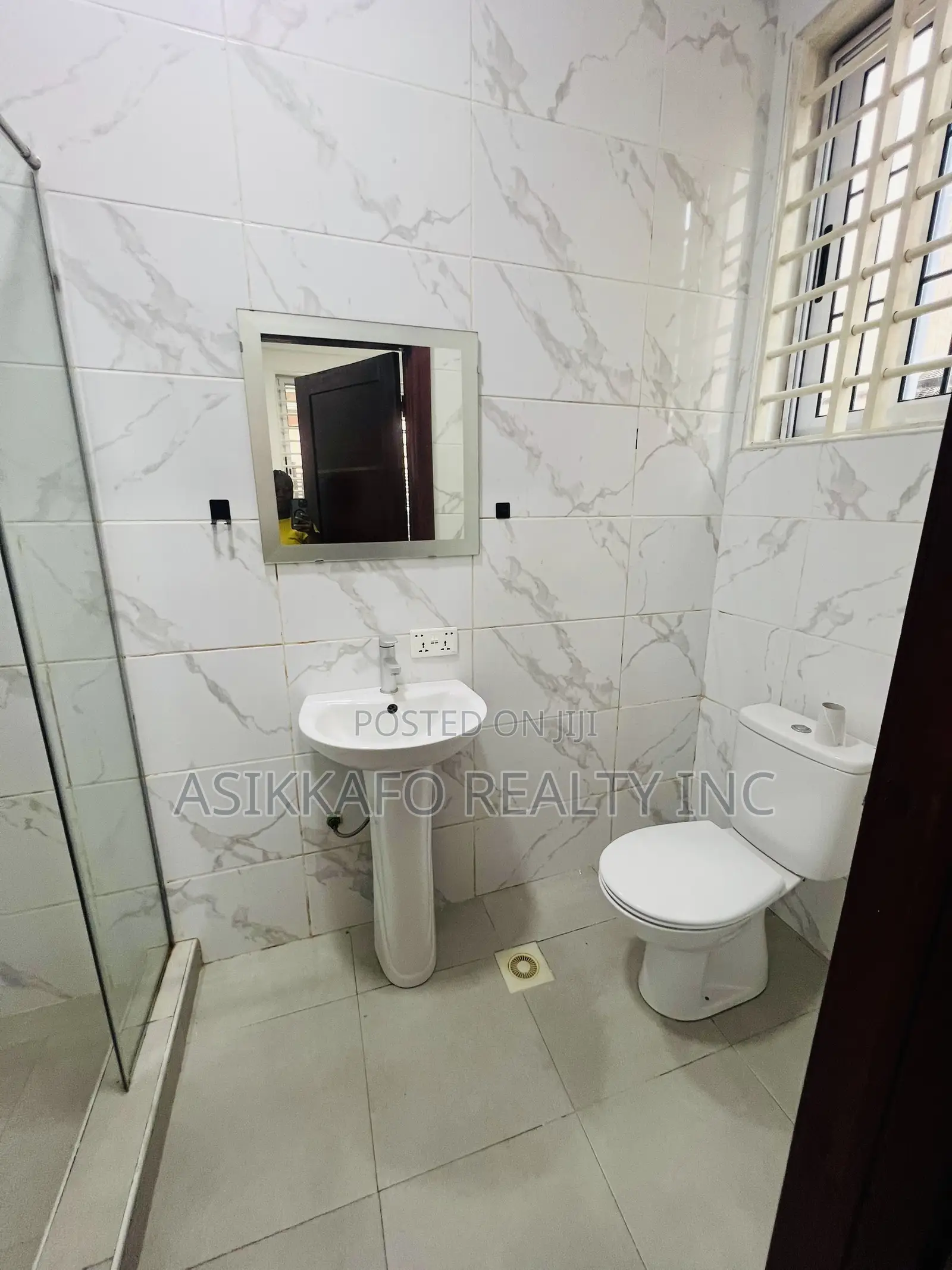 3bdrm House in Palace Mall Area, Spintex for rent