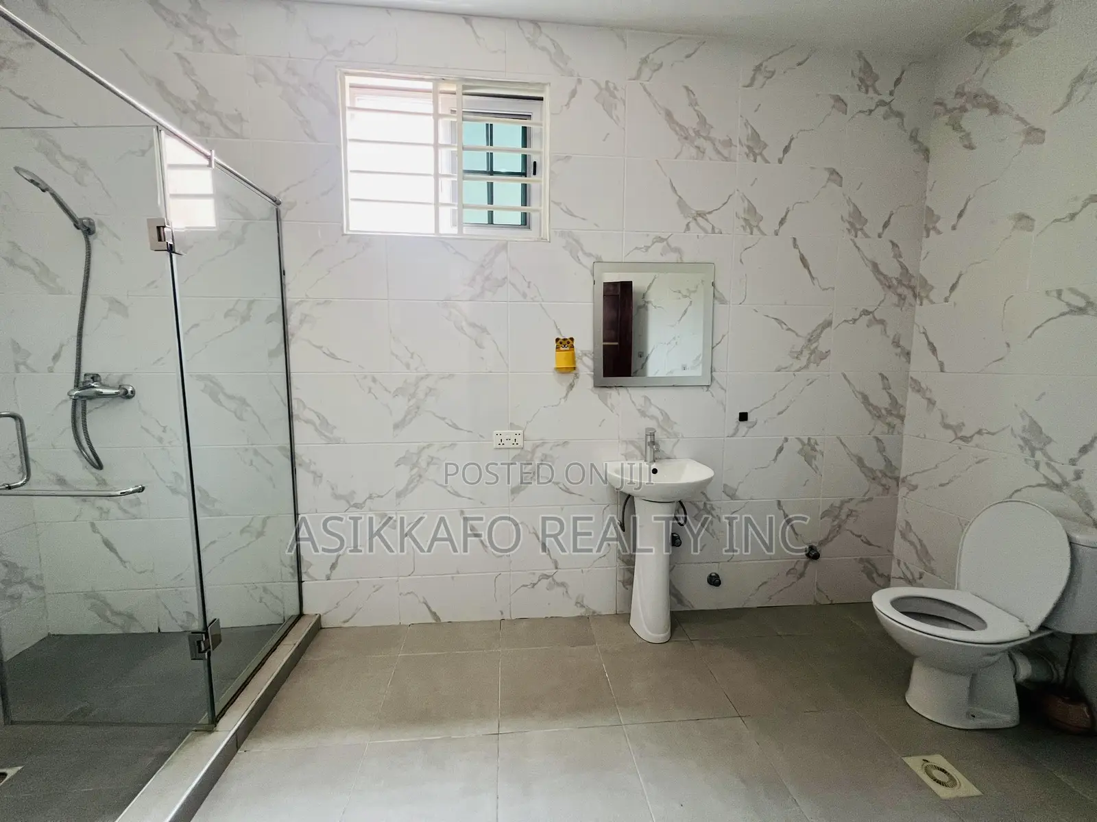 3bdrm House in Palace Mall Area, Spintex for rent
