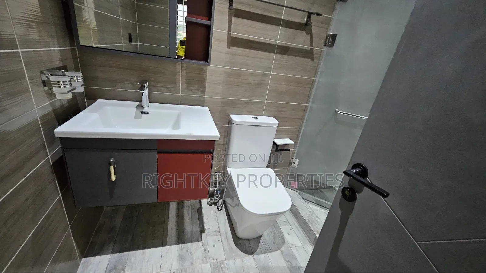 5bdrm House in Rightkey, Kumasi Metropolitan for sale