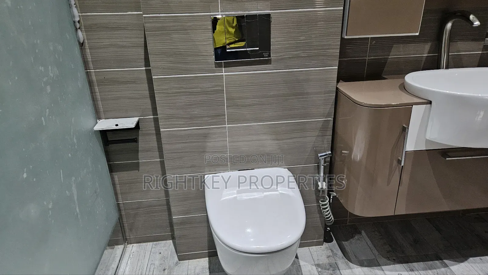 5bdrm House in Rightkey, Kumasi Metropolitan for sale