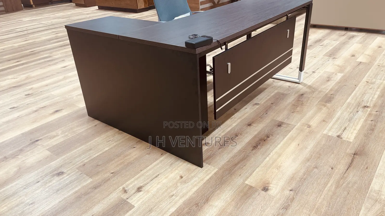 L - Shaped Office Table ( Kt -310)