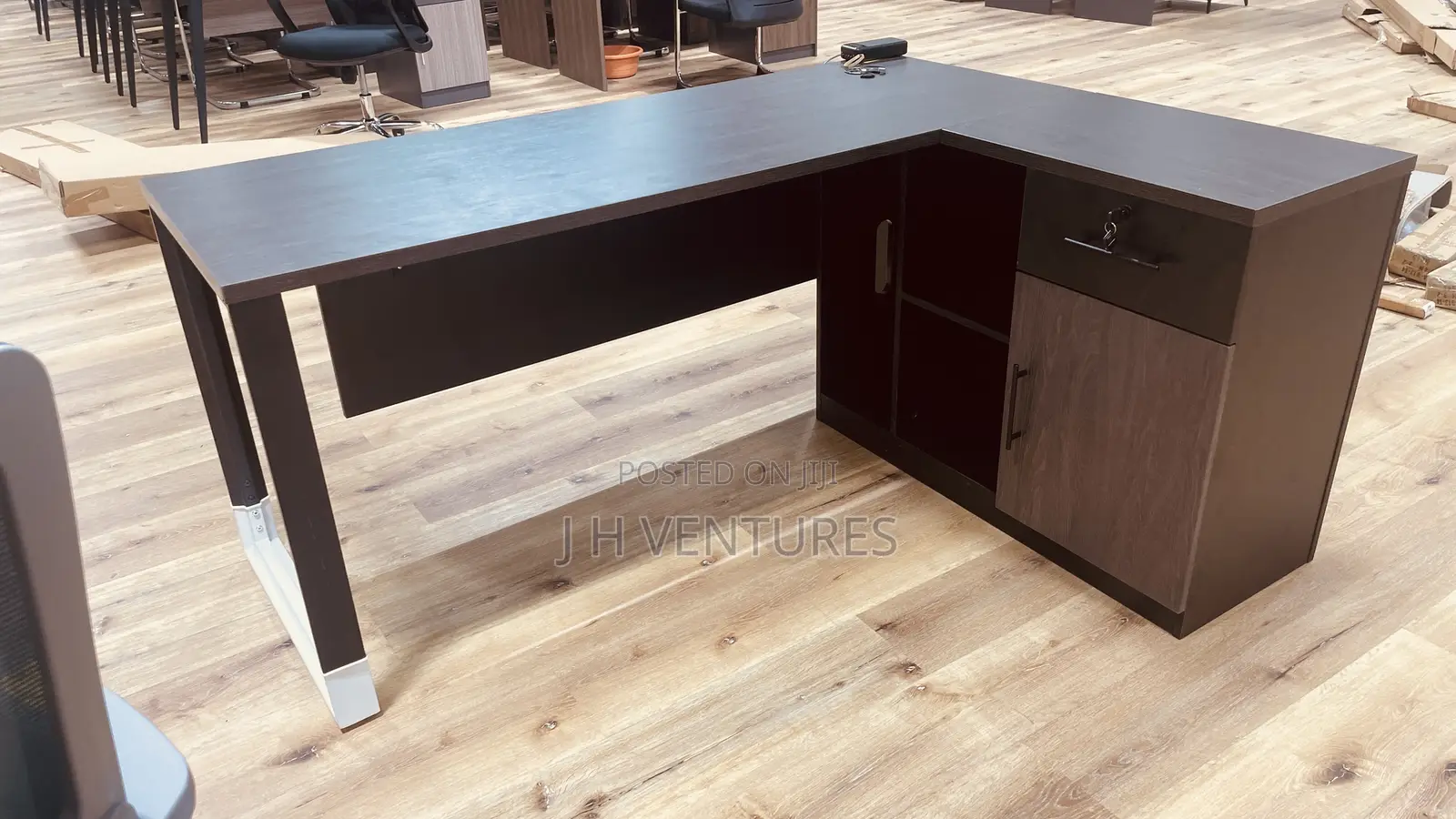 L - Shaped Office Table ( Kt -310)