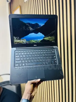 Laptop Dell Latitude 3310 4GB Intel Core i3 SSD 128GB