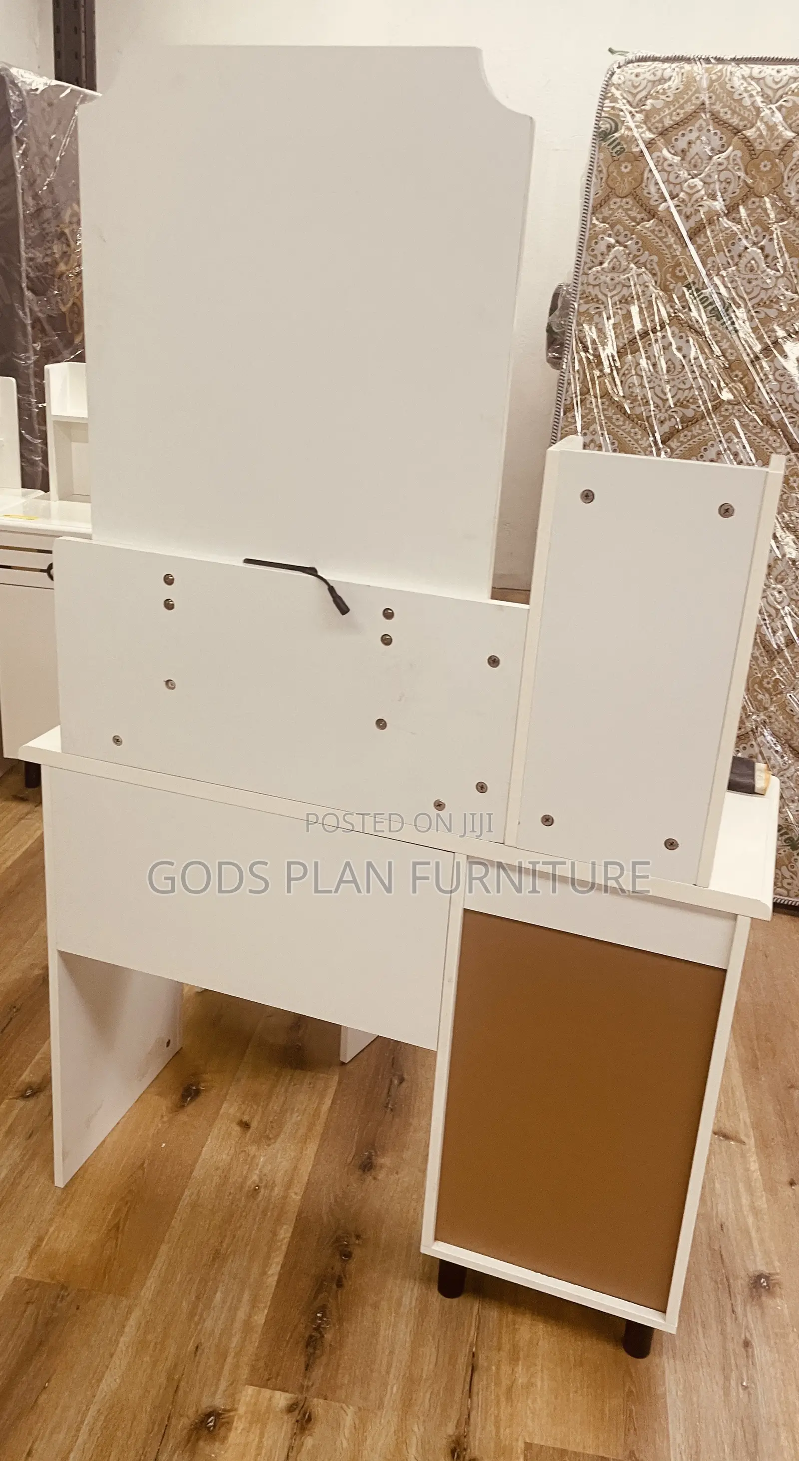 Light Dressing Mirror