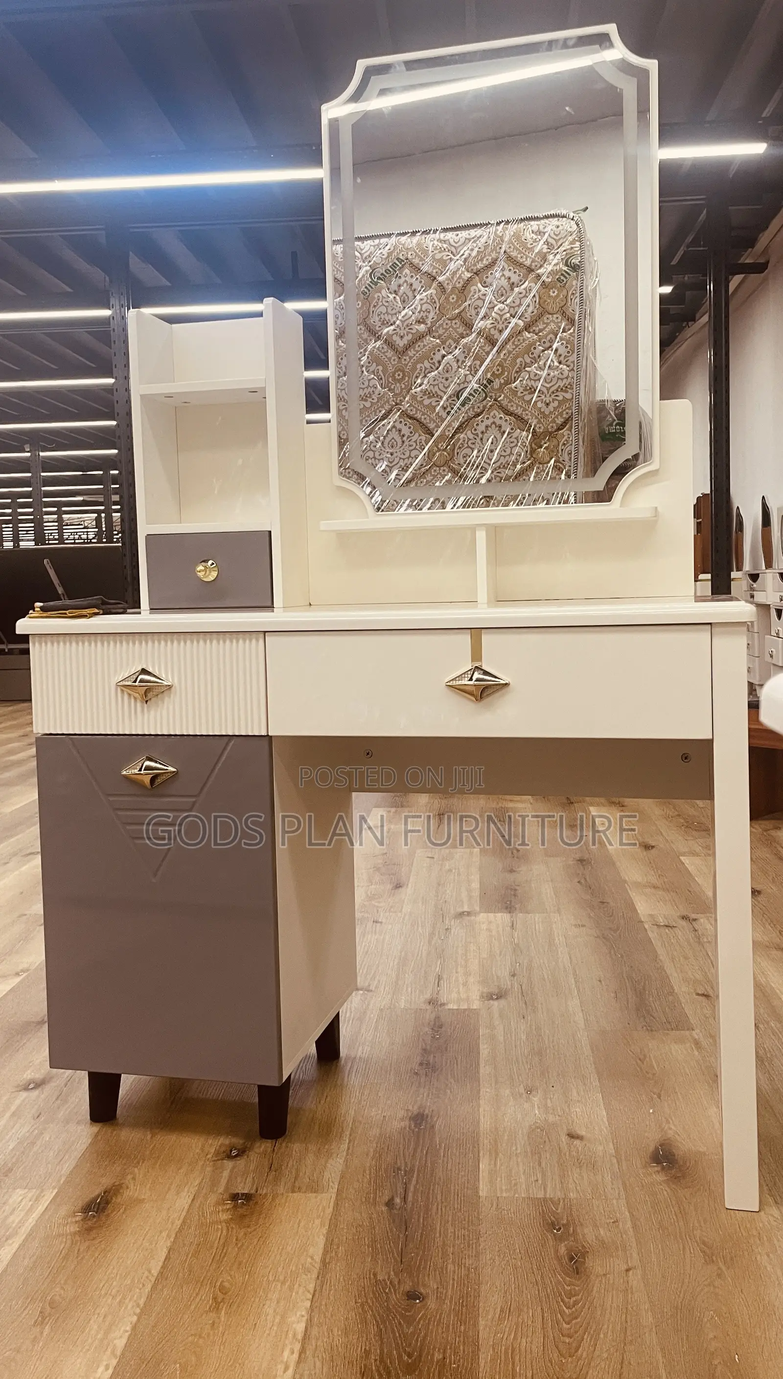 Light Dressing Mirror