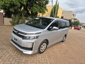 Toyota Voxy 2016 Silver